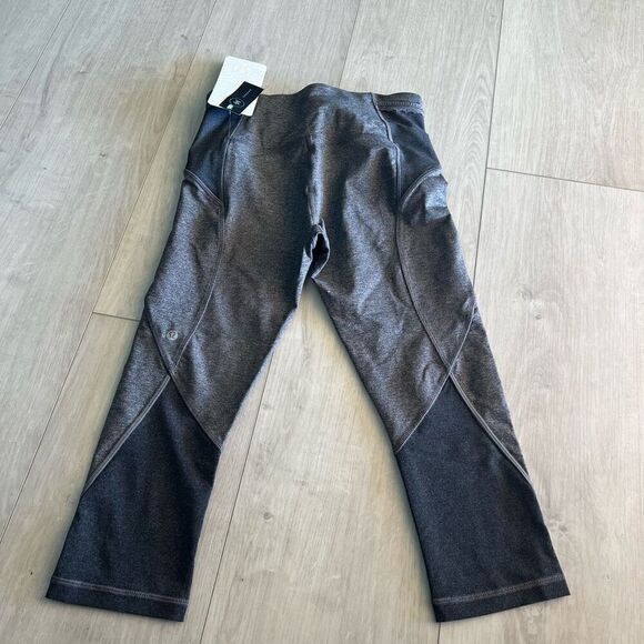 Lululemon free runner crop leggings size 6 - Picture 2 of 8